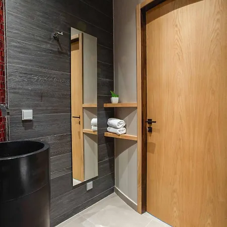 Ino Lefkas Нидри